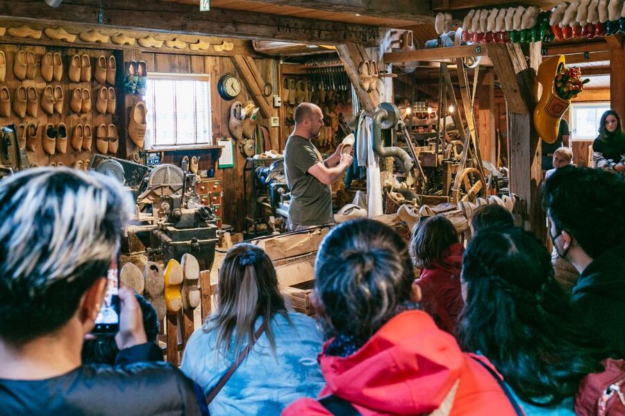Amsterdam: Guided Zaanse Schans, Windmills & Cheese Tour - Catharina Hoeve cheese farm: tasting that’s actually the main event