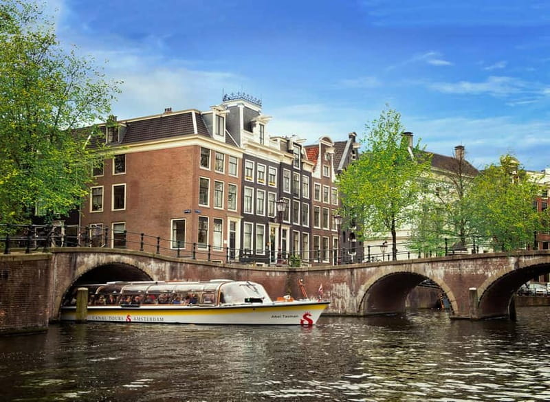 Amsterdam: Heated Canal Cruise Including Audioguide - Who This Tour Suits Best, and Who Might Want to Skip It