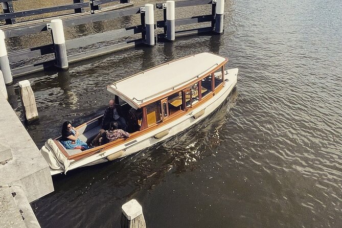 Amsterdam Highlights Canal Cruise with a Drink - Who should book this private canal cruise (and who might skip it)
