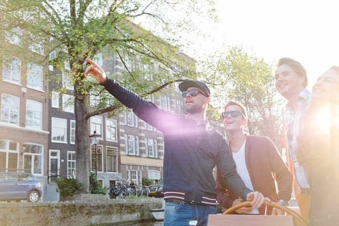 Amsterdam Highlights Canal Cruise with a Drink - The cruise route: Skinny Bridge, Old Town canals, and that close-up architecture