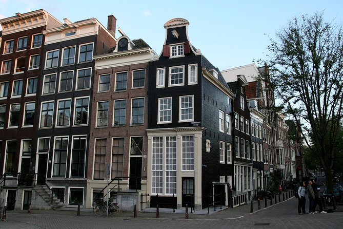 Amsterdam Highlights Walking Tour: Small Group Experience - Begijnhof courtyard and those quiet tucked-away moments