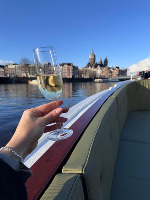 Amsterdam: Historic Boat Cruise with open bar and nibbles - Key things that make this Amsterdam canal cruise worth your time