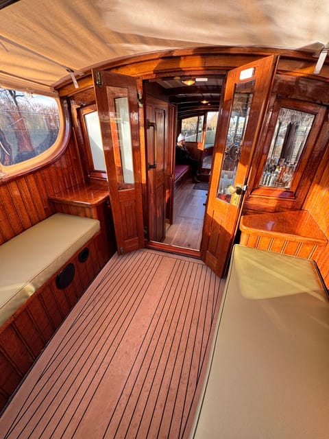 Amsterdam: Historic Boat Cruise with open bar and nibbles - Price and value: Is $69 a fair deal for an open-bar 1.5-hour cruise?