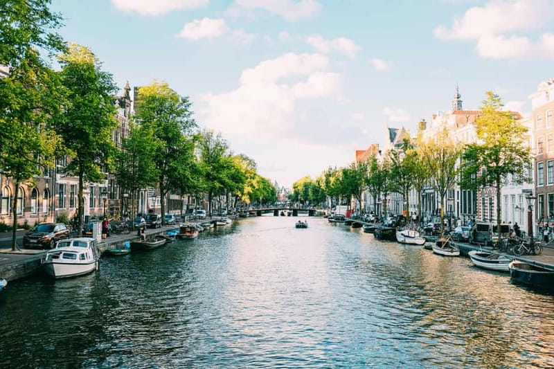 Amsterdam: Historic City Centre Canal Cruise - Skippers, Audio in 7 Languages, and Story Style