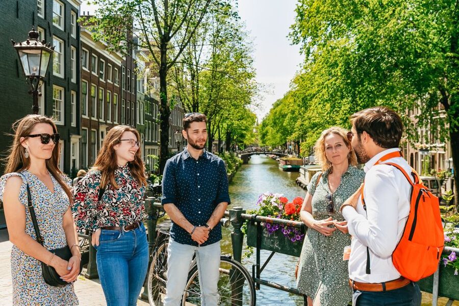 Amsterdam: Historical Highlights Walking Tour with Tasting - Key things to know before you go