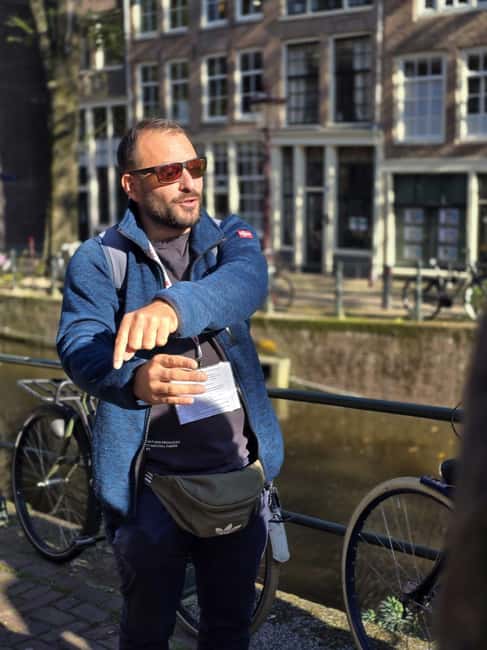 Amsterdam: History, Hidden Gems & Future Eco-Walking Tour - iPads and Old Paintings: The Golden Age Lands Right Where You Stand