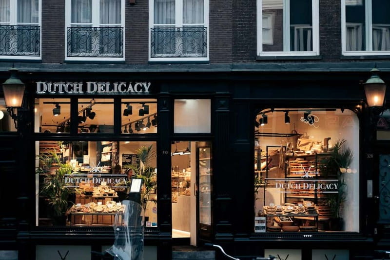 Amsterdam: Iconic Canals & Historic Sights Walking Tour - Bikes, street smarts, and guide tips that actually help