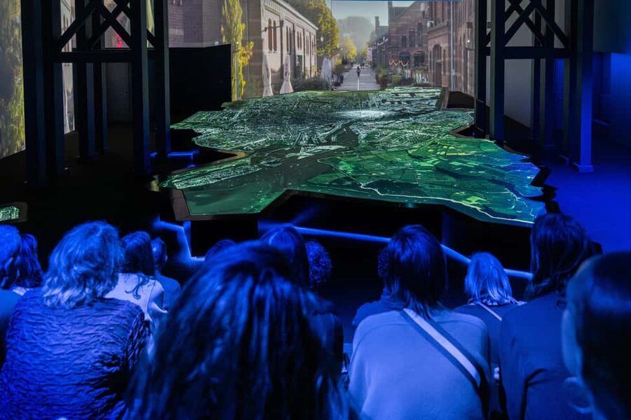 Amsterdam in Motion Entry Ticket - The main show: how the 200 m² model gets turned into a story