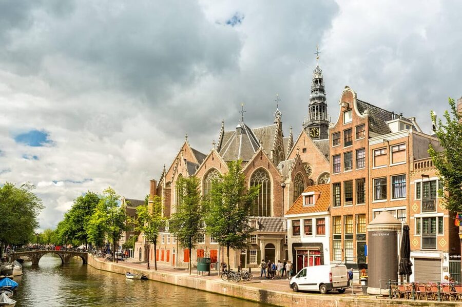 Amsterdam: Introduction walking tour - Red Light District walk: coffee shop culture, prostitution debates, and the narrowest street