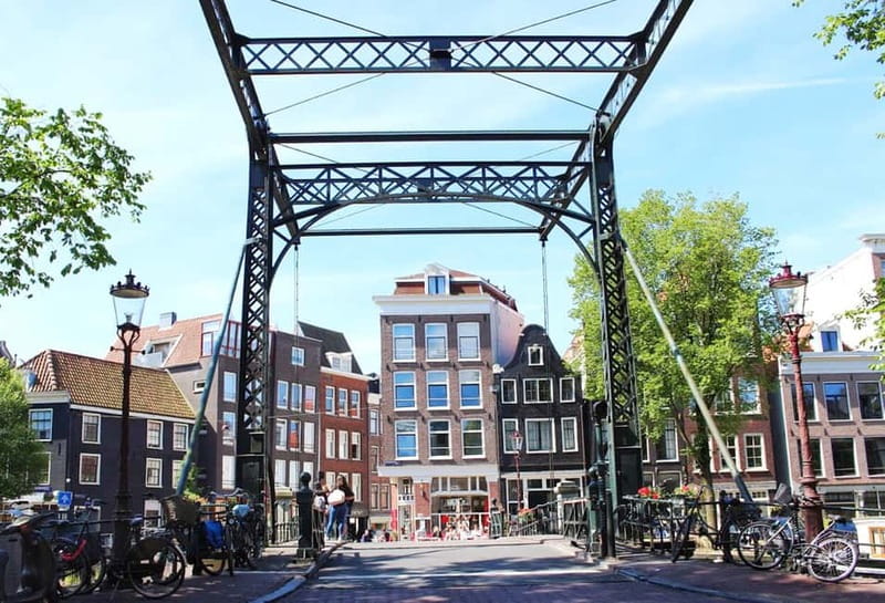Amsterdam: Jordaan Area Walking Tour - Why the Jordaan canal belt feels more real than the main sights