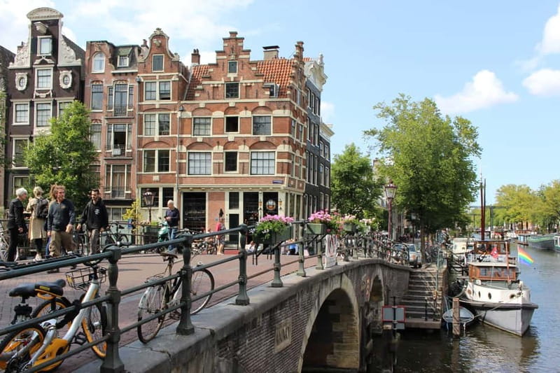 Amsterdam: Jordaan Area Walking Tour - Meeting at the Multatuli statue, and how to not miss your guide