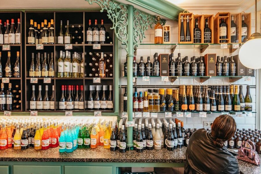 Amsterdam: Jordaan District Local Food Walking Tour - What to bring, and what weather will do to your plan