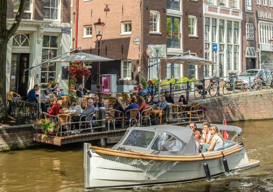 Amsterdam: Jordaan District Tour with a German guide - Price and value for a 1.5-hour Jordaan walk