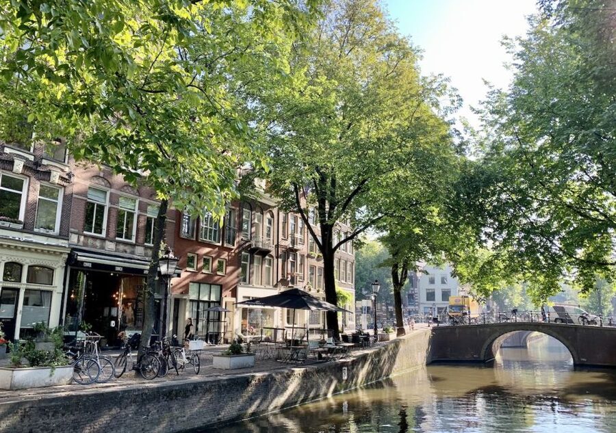 Amsterdam: Jordaan District Tour with a German guide - Meeting at Westerkerk and Anne Frank Monument: set your route fast