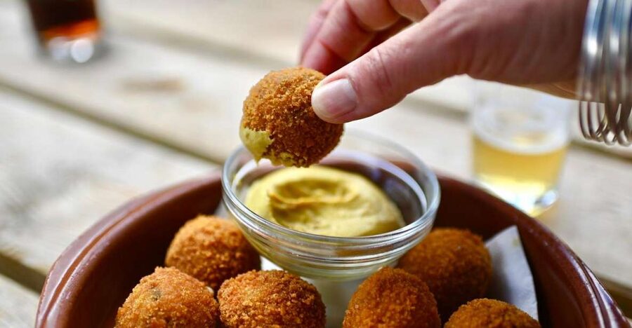 Amsterdam: Jordaan Food Tour of 10+ Local Classic Tastings - Jordaan walking + food stops is the right combo in Amsterdam