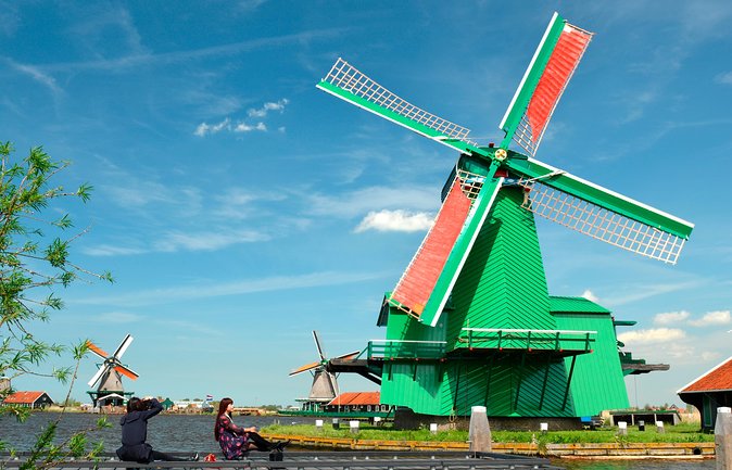 Amsterdam: Keukenhof and Zaanse Schans Windmills Guided Day Trip - Price and value: what $106.04 buys you in spring
