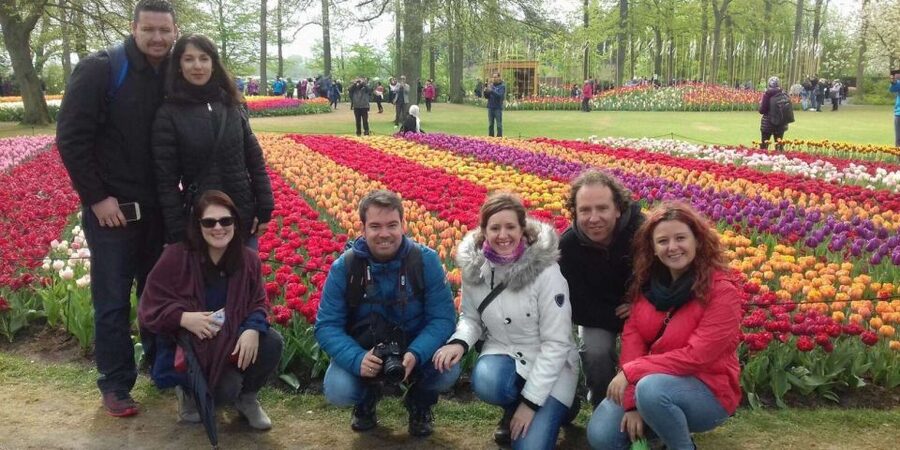 Amsterdam: Keukenhof Gardens Guided Tour Spanish and English - Your Keukenhof window: 3.5 hours to see a lot without sprinting