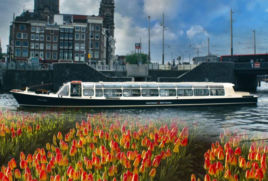 Amsterdam: Keukenhof Ticket with Shuttle Bus + Canal Cruise - Why the captain guide vibe is a real selling point