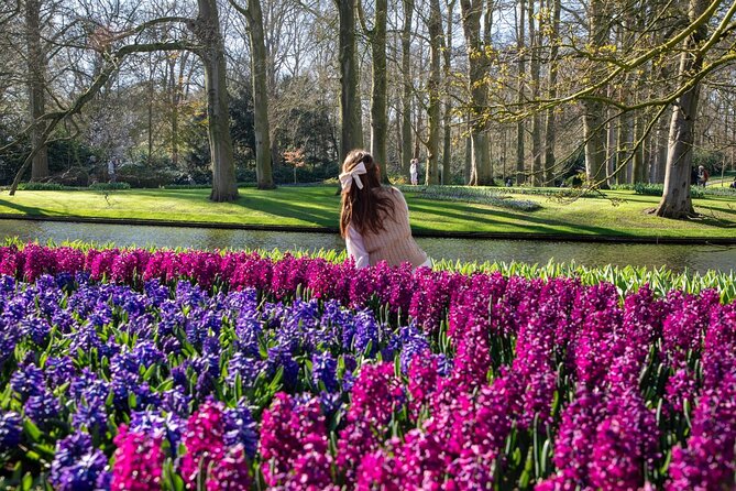 Amsterdam: Keukenhof, Zaanse Schans & Volendam Tour - Volendam and Marken by boat: stilt houses, traditional dress, and a change of pace