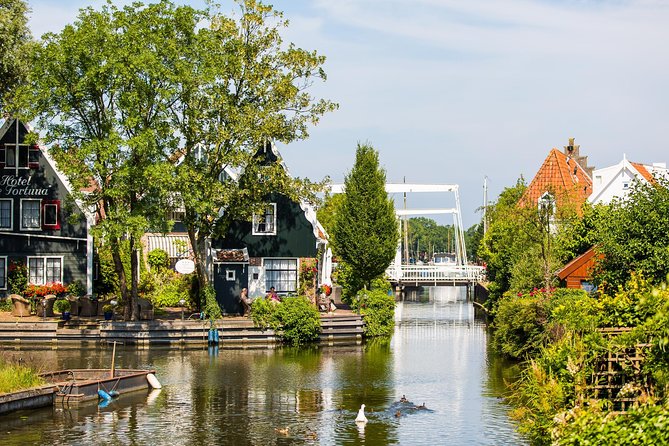 Amsterdam: Keukenhof, Zaanse Schans & Volendam Tour - Back to Amsterdam, then on to Keukenhof: how the day really unfolds