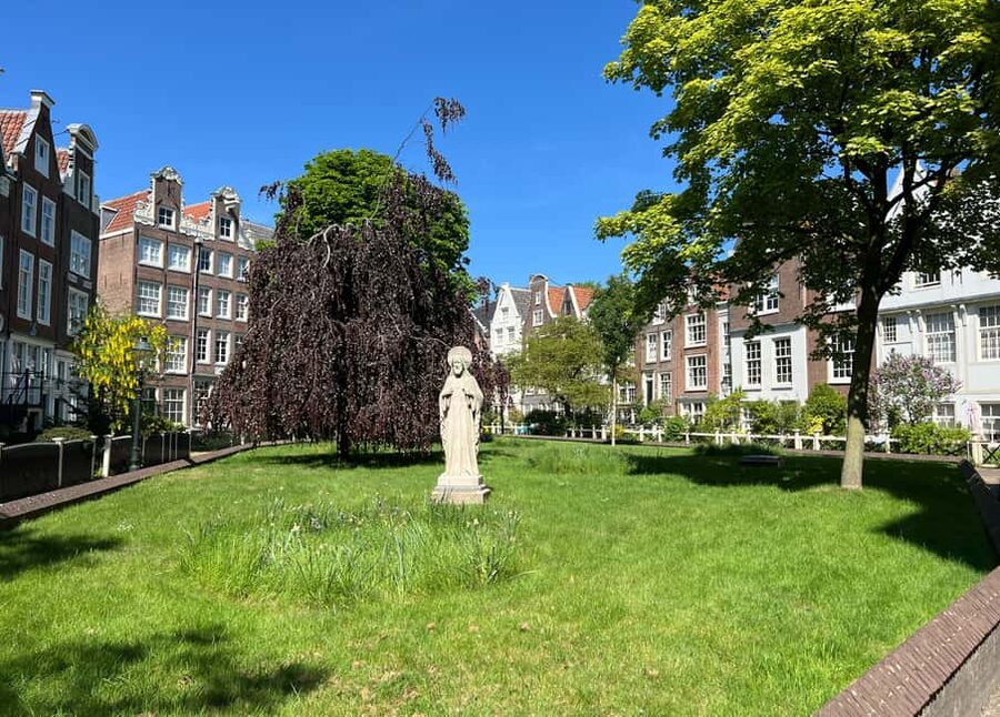 Amsterdam Legends & History Walking Tour with Local Guide - What a 90-Minute to 2-Hour Walk Actually Covers