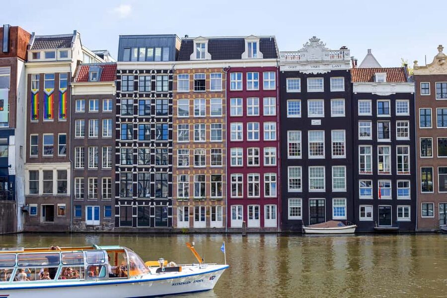 Amsterdam Legends & History Walking Tour with Local Guide - Stop 2: A Lesser-Known Photo Stop to Set Up the Stories