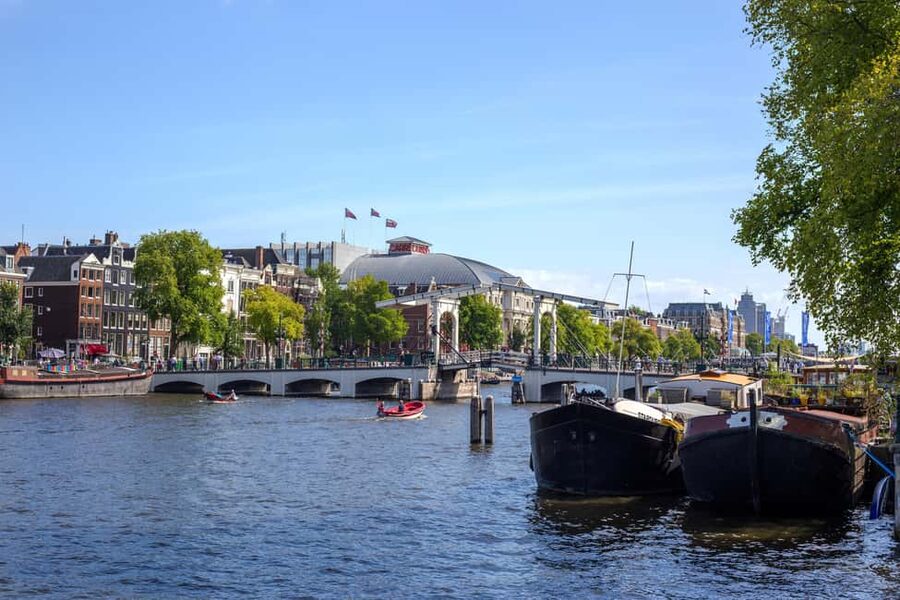 Amsterdam Legends & History Walking Tour with Local Guide - The Meeting Point: Magere Brug and the 10-Minute Window
