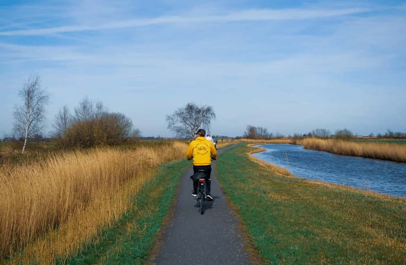 Amsterdam: Leisurely Windmill & Countryside Bike Ride - Dikes, canals, and polder country below sea level