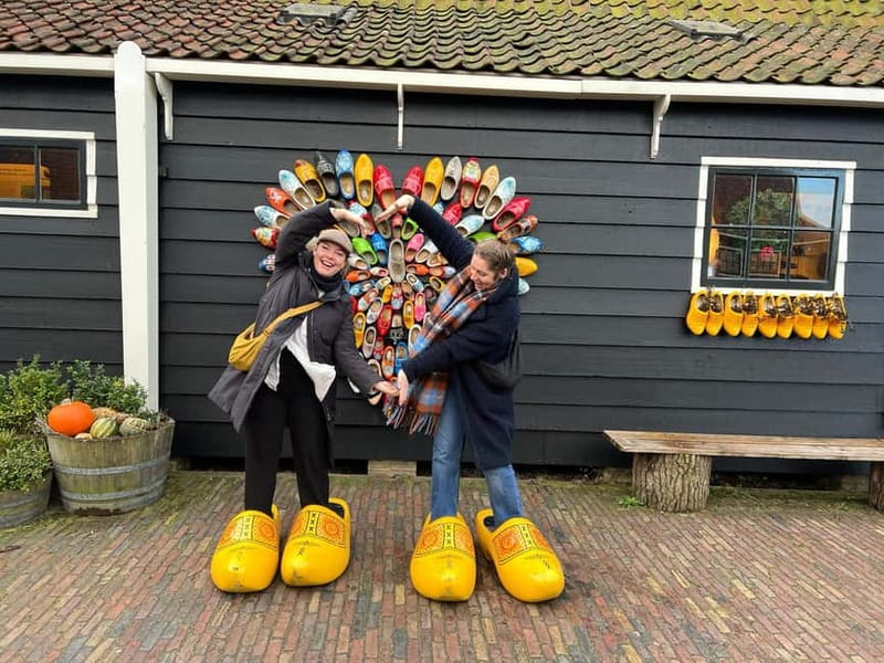 Amsterdam: Leisurely Windmill & Countryside Bike Ride - Guides and small-group dynamics that make or break a bike tour