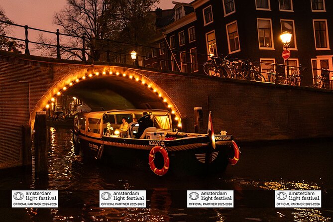Amsterdam: Light Festival Boat with Unlimited Drinks & Snack - Guides and narration: what makes the experience work