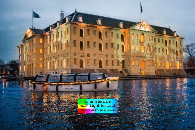 Amsterdam Light Festival: Cruise Unlimited Drinks & Bite option - Covered boat in rain: comfort, but check your expectations