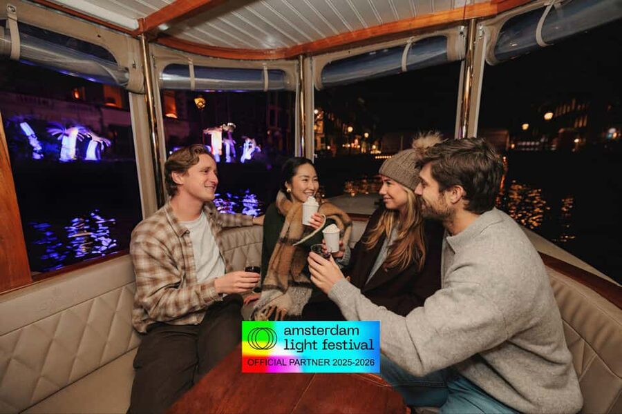 Amsterdam: Light Festival Heated Cruise + Hot Choco + Snack - Live English commentary that actually helps you watch