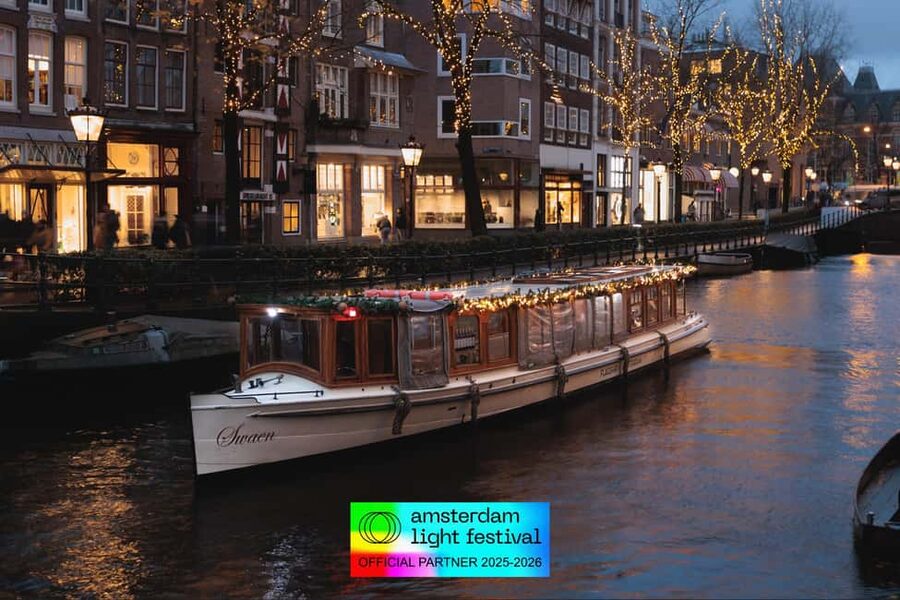 Amsterdam: Light Festival Heated Cruise + Hot Choco + Snack - Practical stuff: where to meet and what to wear