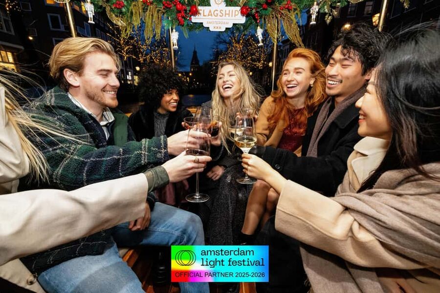 Amsterdam: Light Festival Heated Cruise + Hot Choco + Snack - FAQ