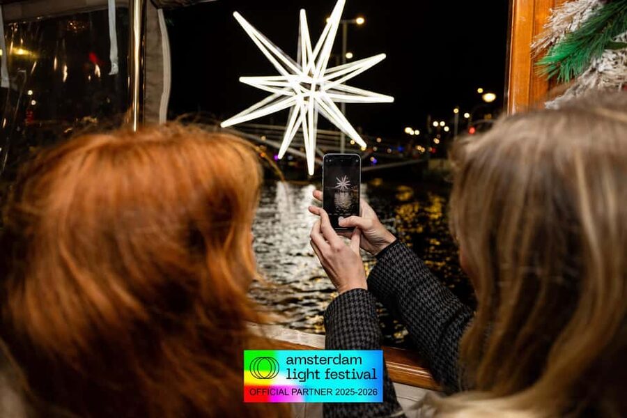 Amsterdam: Light Festival Heated Cruise + Unl Drinks & Snack - Value check: is it worth $31?