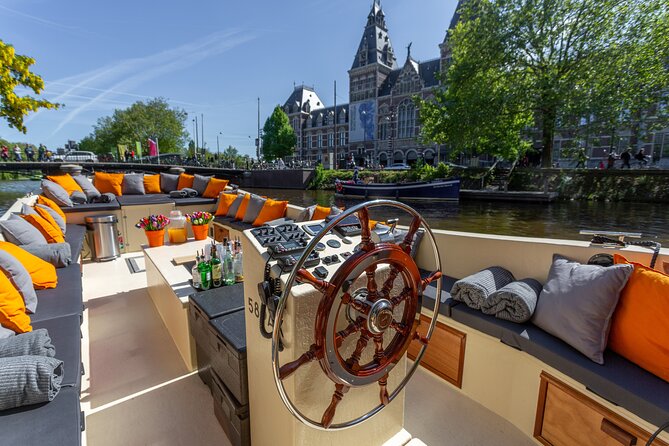 Amsterdam Light Festival: Saloon Boat Cruise + Hot Drinks & Bite - Your 75-minute Amsterdam Light Festival cruise: what you see on the water
