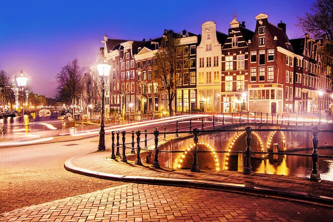 Amsterdam Light Festival Winter Walk with Stroopwafel Workshop - Why Amsterdam glows best on foot in winter