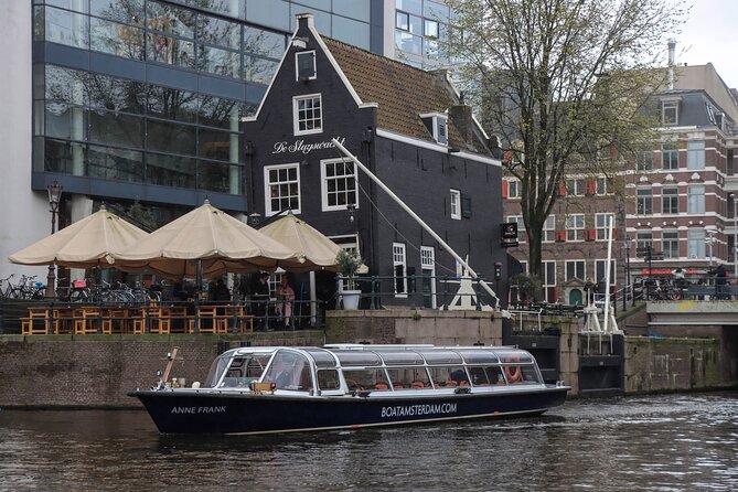 Amsterdam Live Guided Sightseeing Canal Cruise - How the Guides and Captains Make or Break the Hour