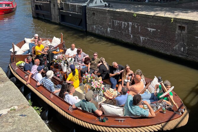 Amsterdam Luxury Boutique Boat tour with Unlimited Beer and Wine - Tips to avoid common disappointments on canal tours