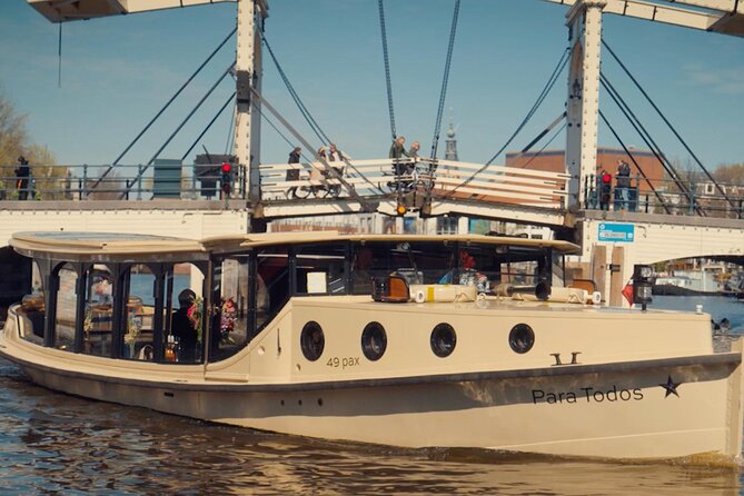 Amsterdam: Luxury Canal Cruise with Historic VR Experience - A Canal Cruise With Historic VR, Not Just a Gimmick