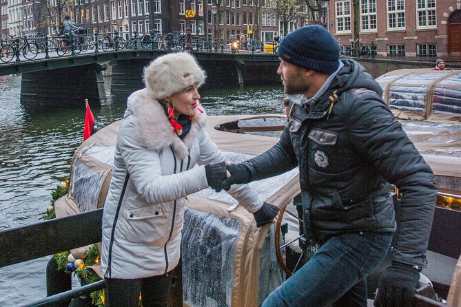 Amsterdam: Luxury Light Festival Cruise Unlimited Drinks Included - Where to start: Oudezijds Voorburgwal and how the route ends