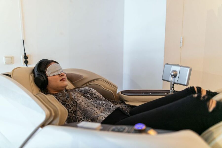 Amsterdam: Massage Session - The headset and 8D audio: why it changes your perception of pain