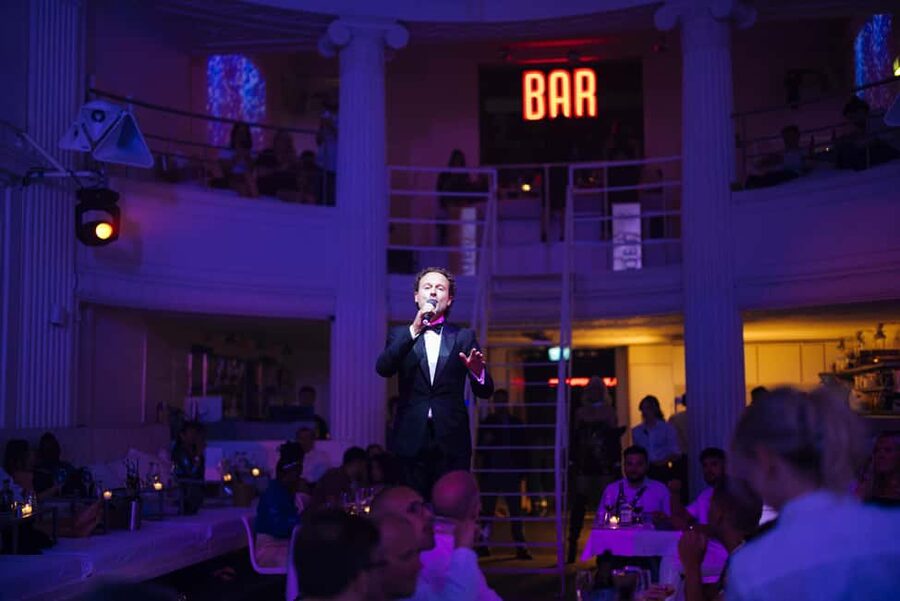 Amsterdam: Midnight Masquerade Dinner Show - Live entertainment, DJs, and the visual light show