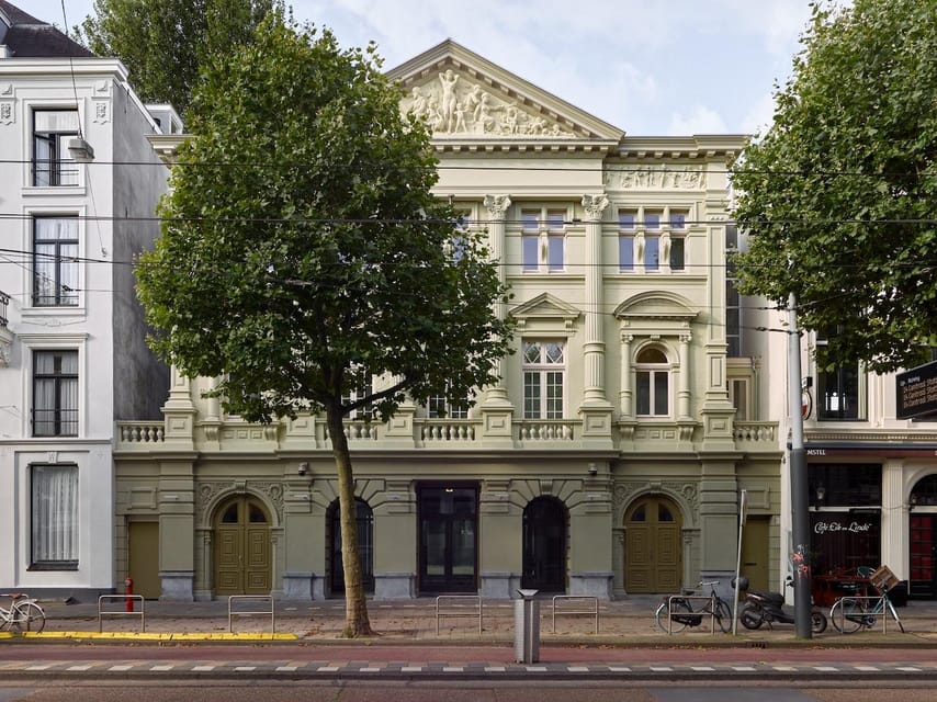 Amsterdam: National Holocaust Museum Entry Ticket - Artifacts, lighting, and the practical reality of glass displays