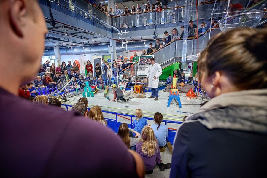 Amsterdam: NEMO Science Museum Ticket - Getting to NEMO: An Easy Walk from Amsterdam Central