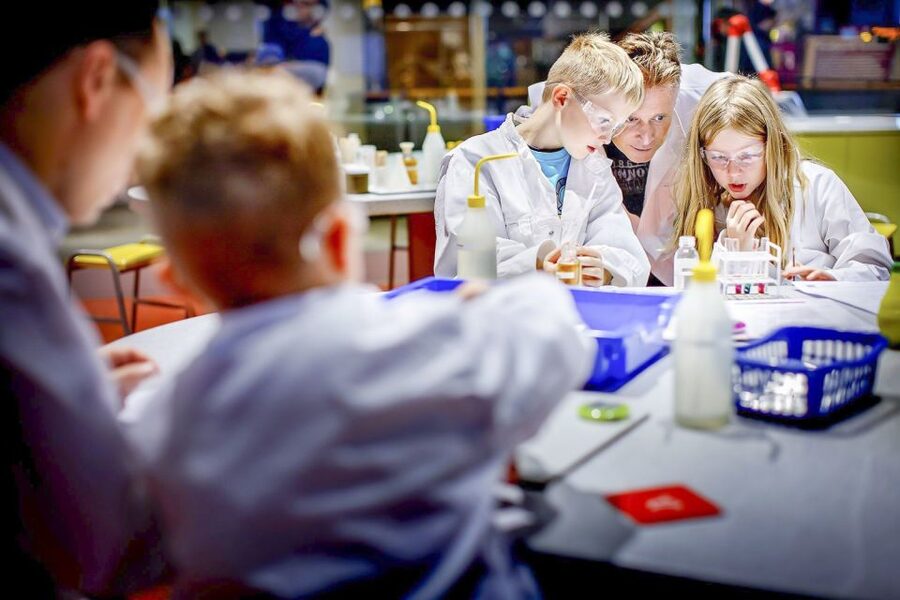 Amsterdam: NEMO Science Museum Ticket - Where to Eat: Rooftop Restaurant Views and a Cafe for Refueling