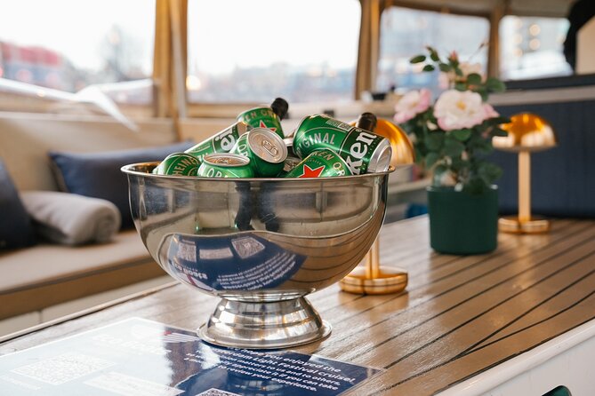 Amsterdam Newest Canal Cruise with local guide and small group - What makes the guide component worth it