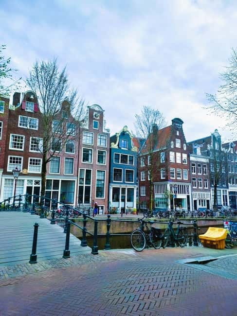 Amsterdam: Off the Beaten Path Bike Tour in French - The French commentary and the pace: 2.5 hours that stay friendly