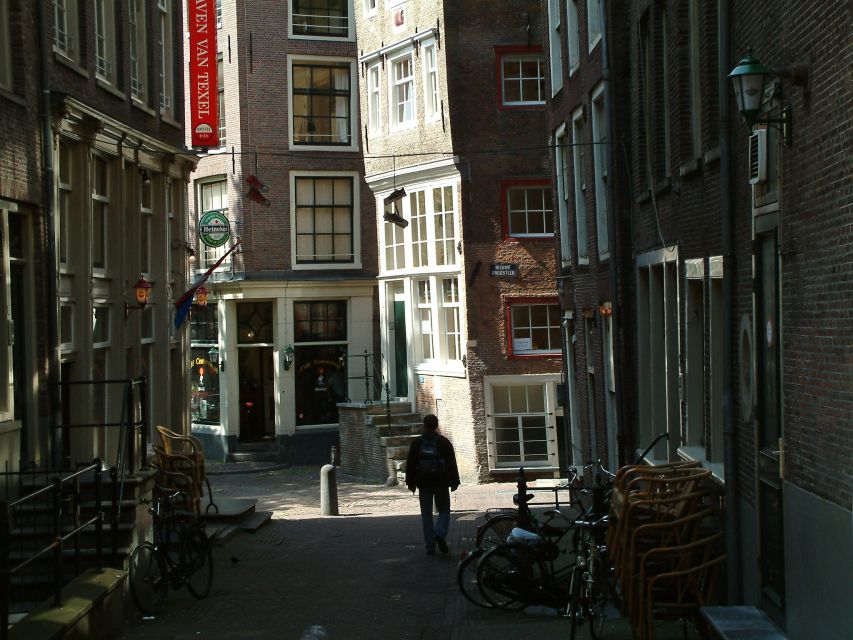 Amsterdam Old City Private Walking Tour - The medieval center and old walls, with real orientation value