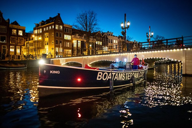 Amsterdam Open Boat Cruise in Old City Center with Live Guide - Who this cruise suits best